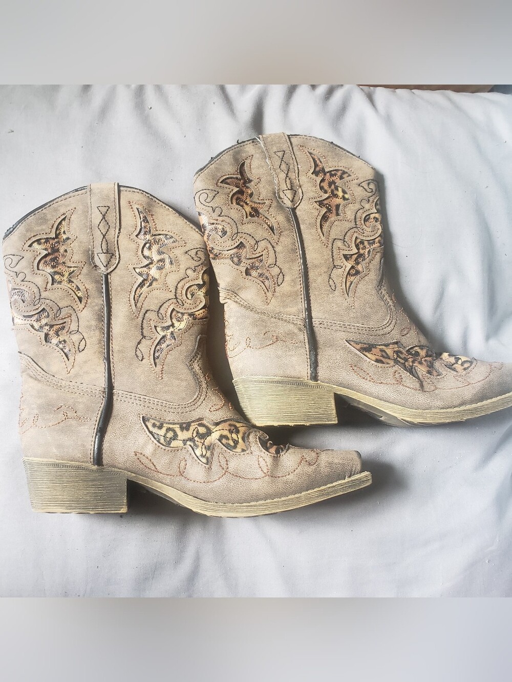 Laredo Girls Size 3 Leopard Cheetah Distressed Cowgirl Boots